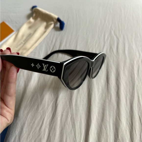 Louis Vuitton Black and White Sunglasses - Picture 4 of 10